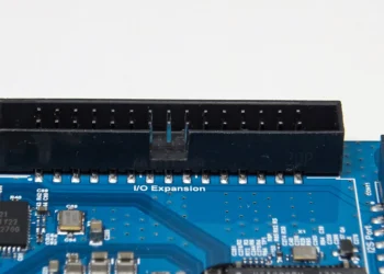O que é um produto recondicionado em 2024? Veja Agora! 9 Componente eletrônico recondicionado em close-up, ilustrando o que é um produto recondicionado.