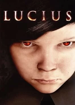 Capa do jogo Lucius com o protagonista Lucius olhando fixamente com olhos vermelhos.